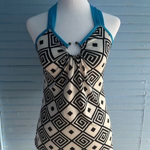 Venus spandex black and white geometric tank. Bull ring neck.